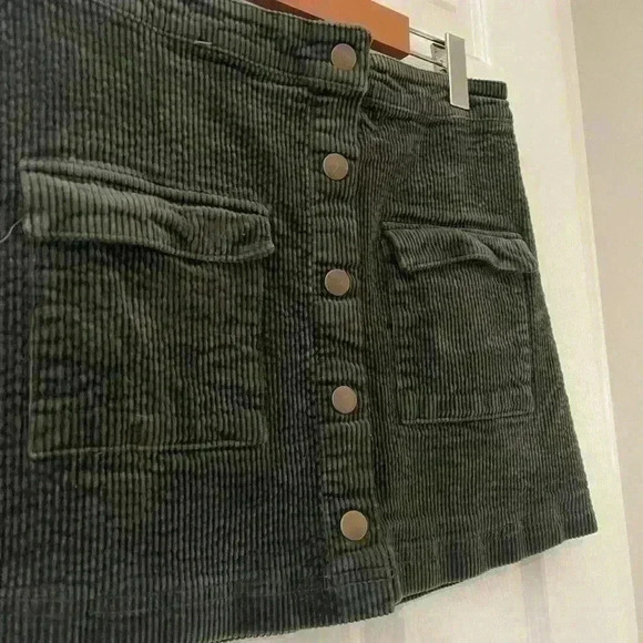 Mono B green corduroy button front skirt with pockets  size large green - Picture 2 of 8